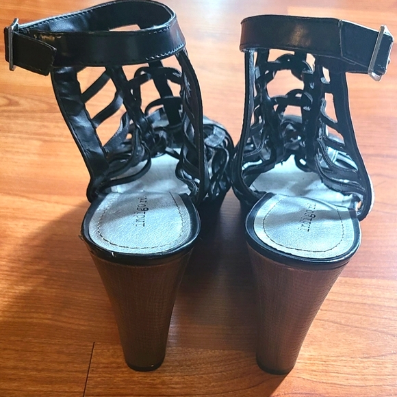 Indigo Rd. Black Strappy Wedge Sandals - Picture 3 of 5